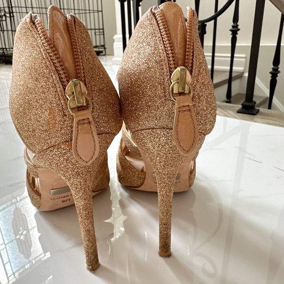 Badgley Mischka Gold 10cm high heels, perfect condition. - Picture 3 of 4